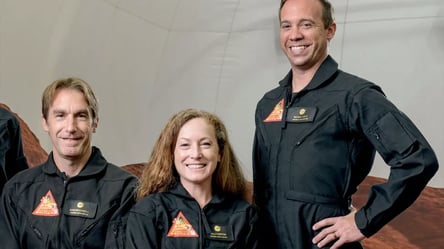 Четверо смельчаков: астронавты NASA начали имитированный полет на Марс - 285x160
