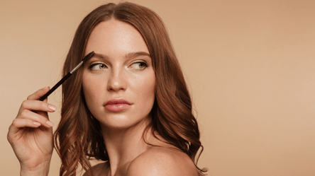 Victoria's Secret makeup pro shares a secret to glowing look - 285x160