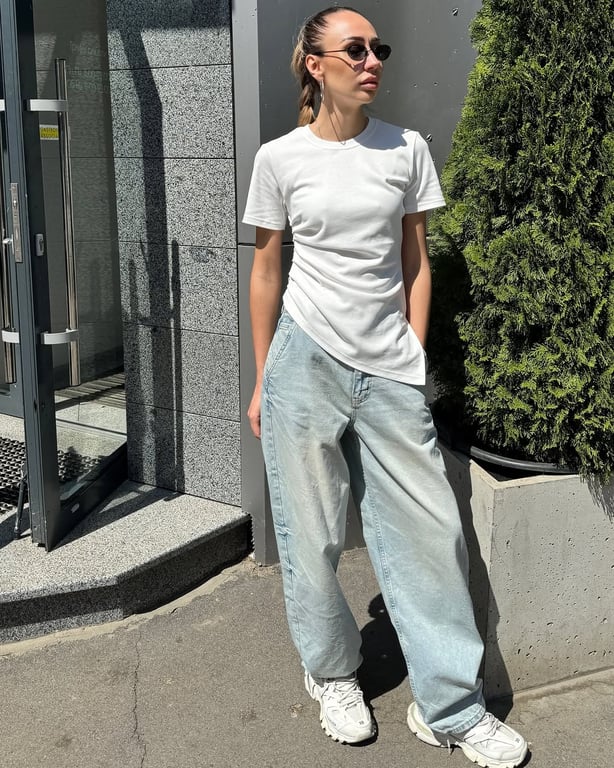 Outfit ideas with jeans and a white T-shirt