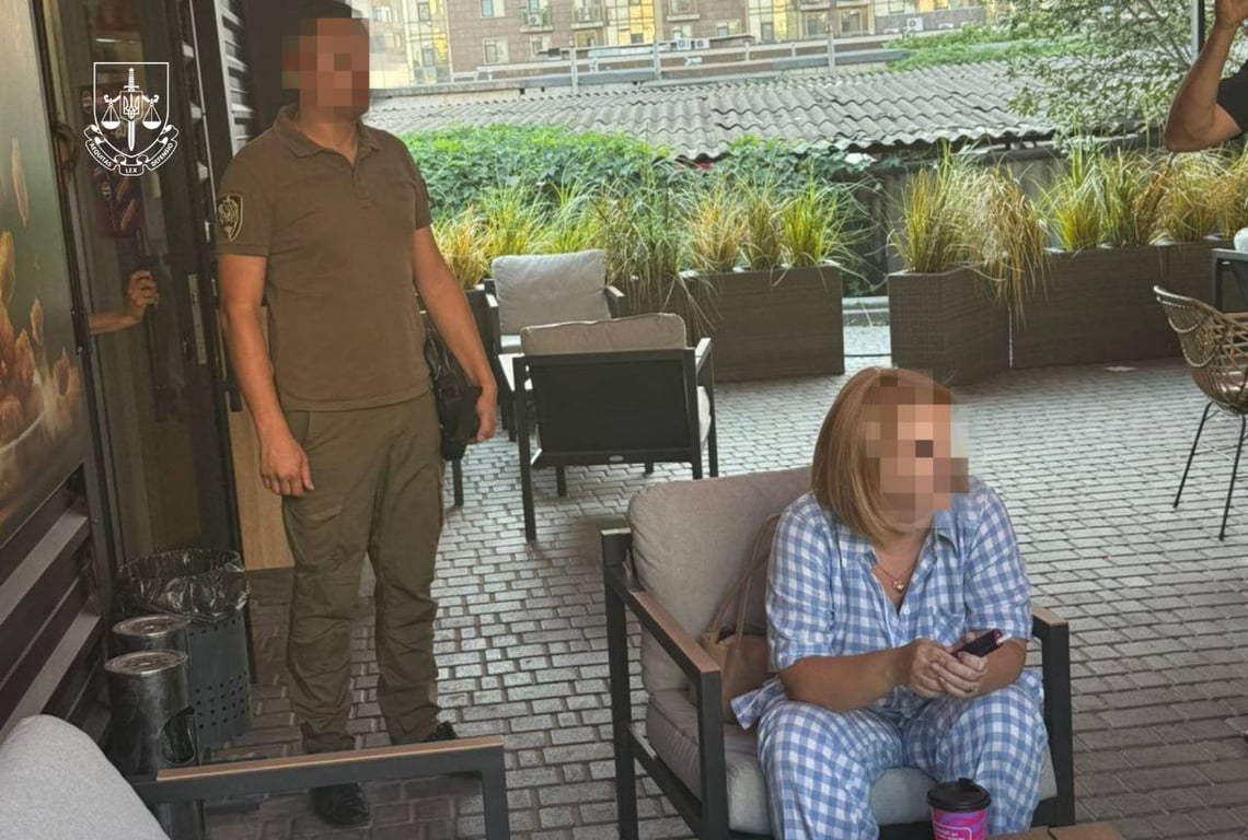 В Одесі працівниця митниці вимагала хабар у понад чверть мільйона - фото 2