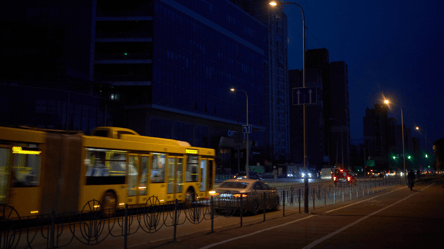 В Україні завтра діятимуть графіки відключень світла з 17 до 22 - 290x166