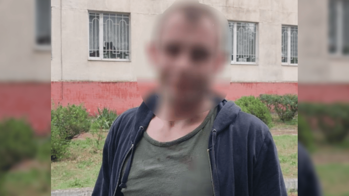 На Одещині патрульні затримали чоловіка зі зброєю т а наркотиками