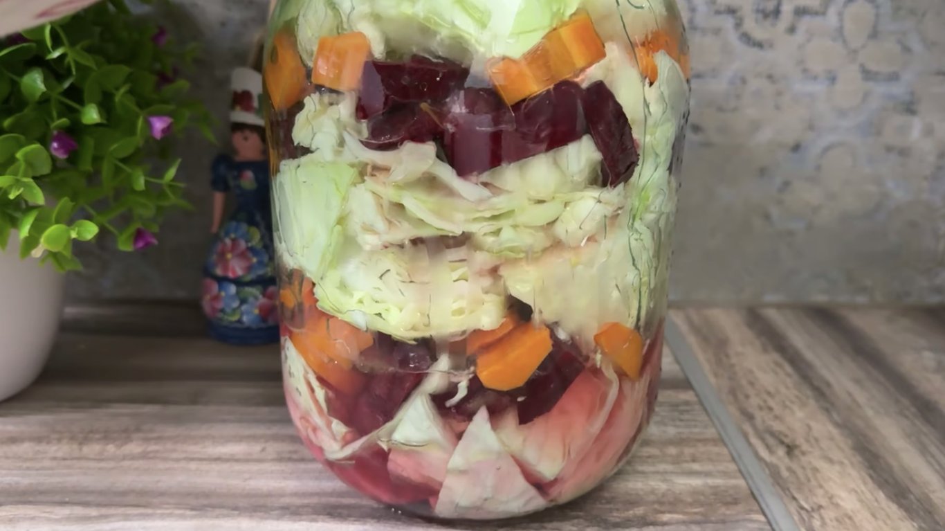 рецепт маринованої капусти з буряком