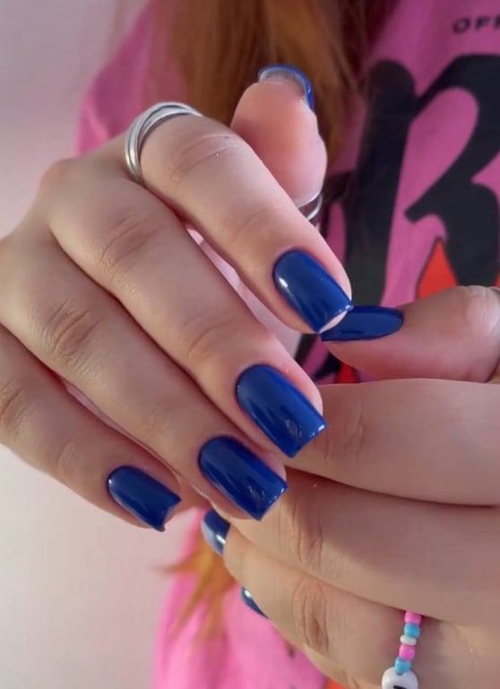 Cині нігті закохуються з першого погляду