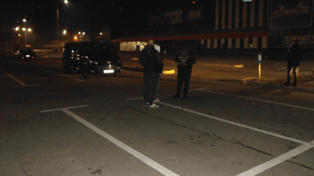 Хотели отобрать авто — неизвестные устроили на парковке Киева поножовщину - 285x160