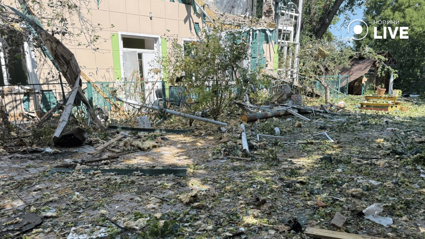 Стан дитячого садка та інклюзивного центру після обстрілу - фото 2