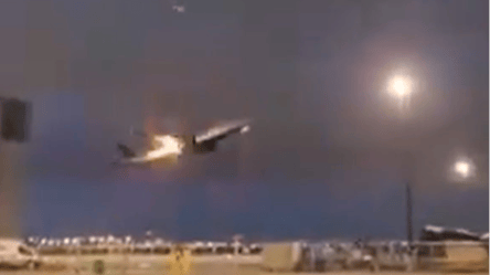 У Канаді спалахнув пасажирський літак під час зльоту — відео - 285x160