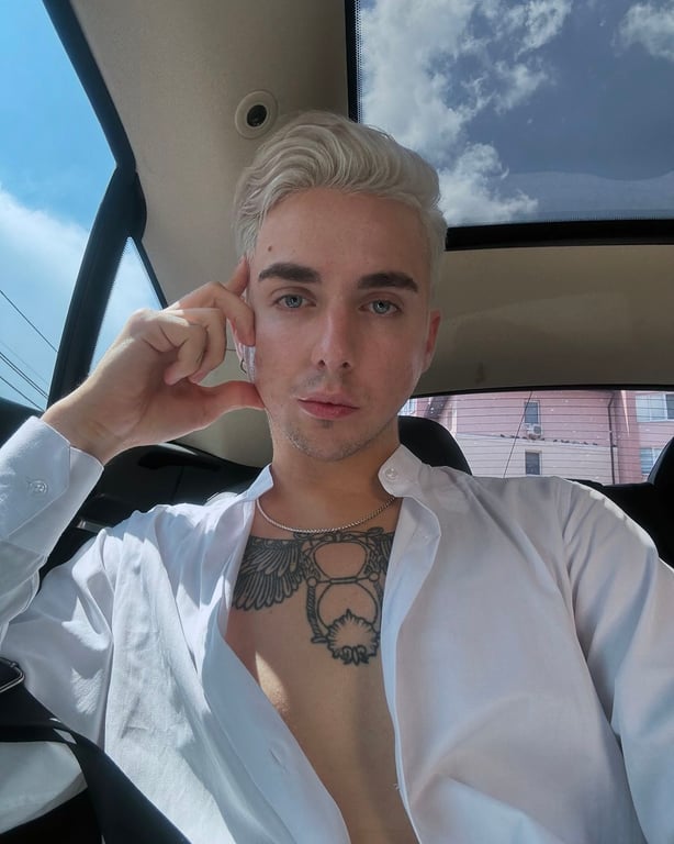 Melovin в автомобиле