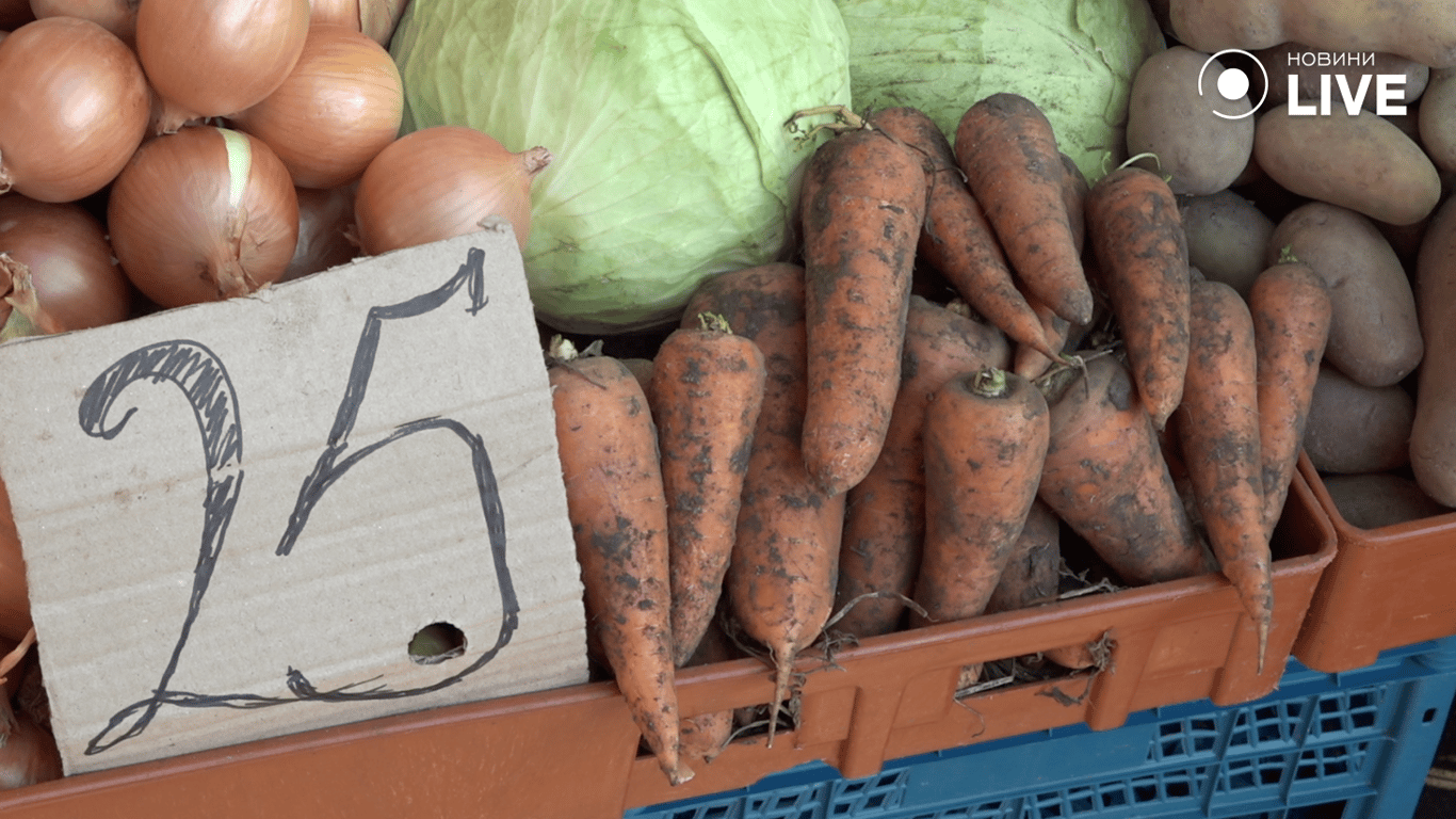 Овочі на прилавку 