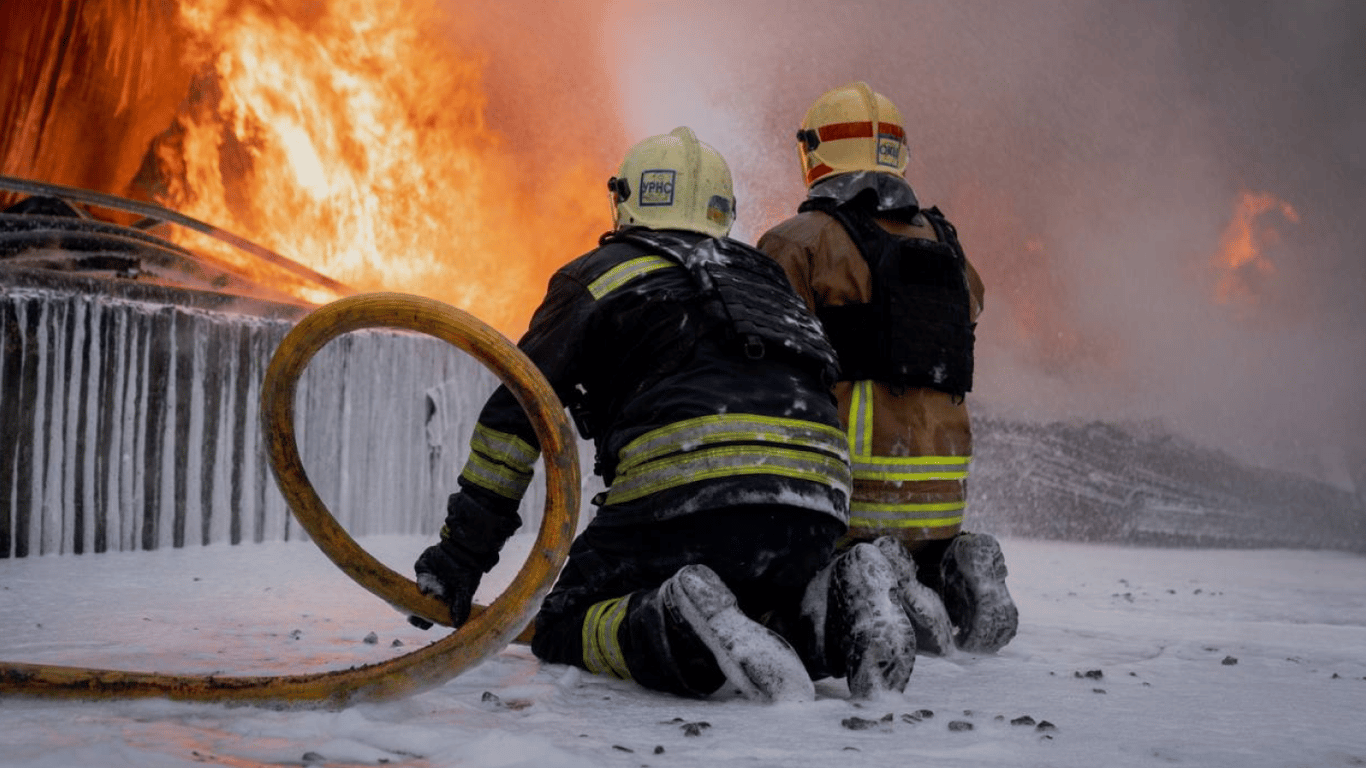 Россияне атаковали Сумы: вспыхнули пожары