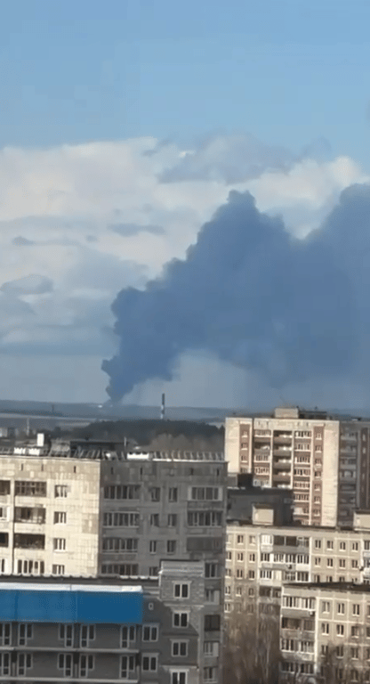 В Пермі горить нафтовий хаб