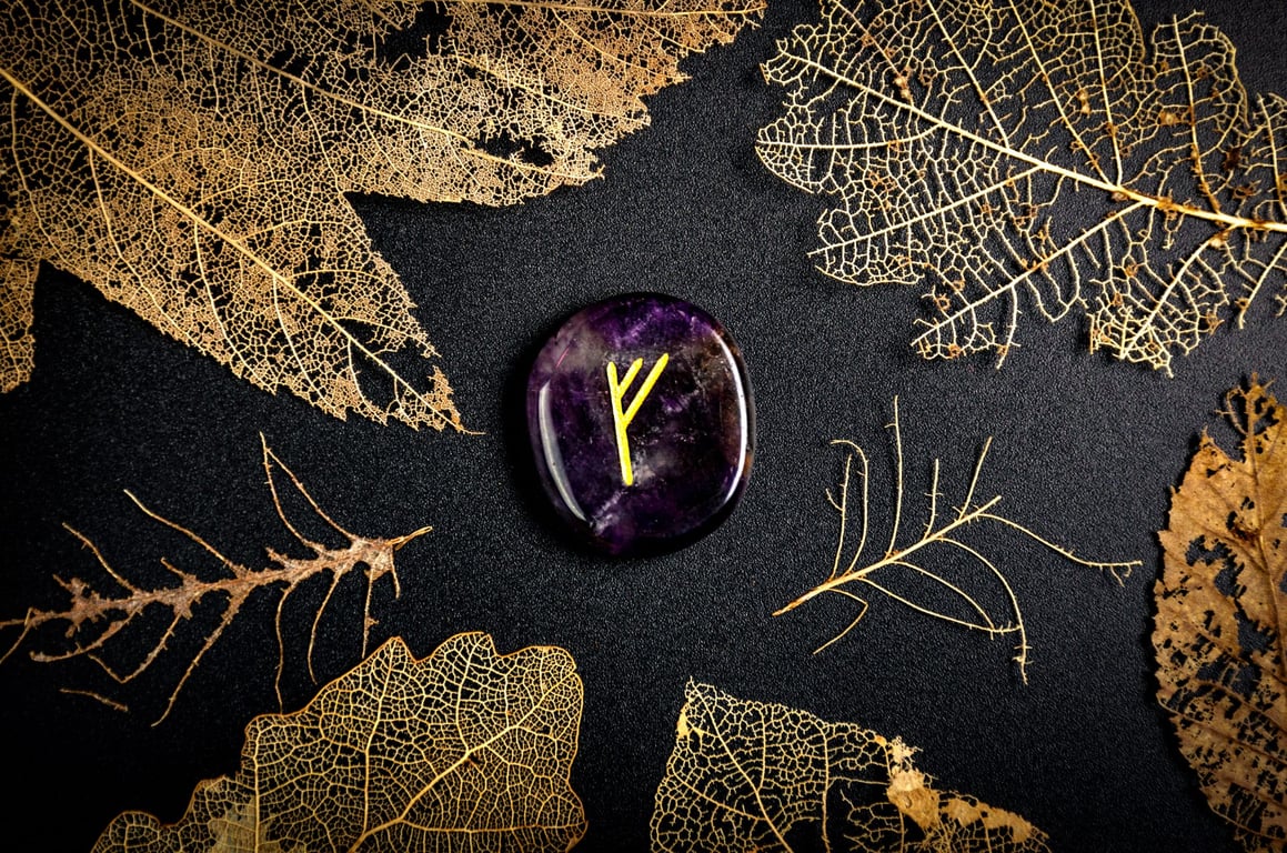 Яким знакам Зодіаку осінь 2025 року принесе справжній успіх за пророцтвом рун — Телець