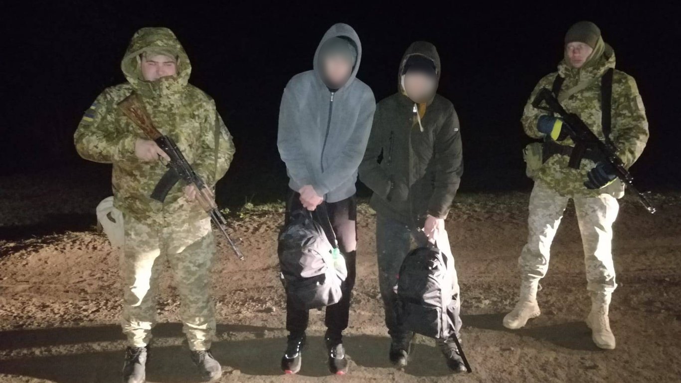 В обхід митниці: на Одещині затримали одразу чотирьох втікачів за кордон