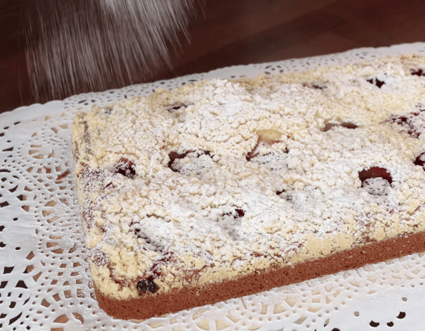 Пиріг з полуницею та з присипкою - рецепт за 5 хвилин