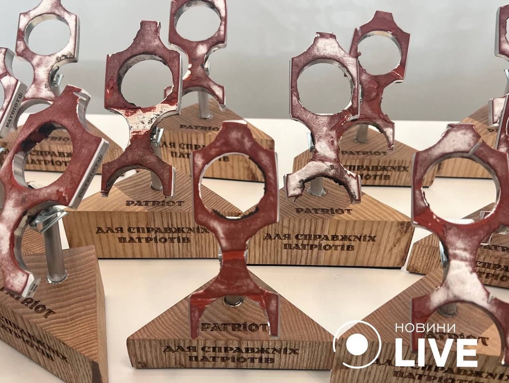 Пам'ятні нагороди для військовослужбовців. Фото: Новини.LiVE