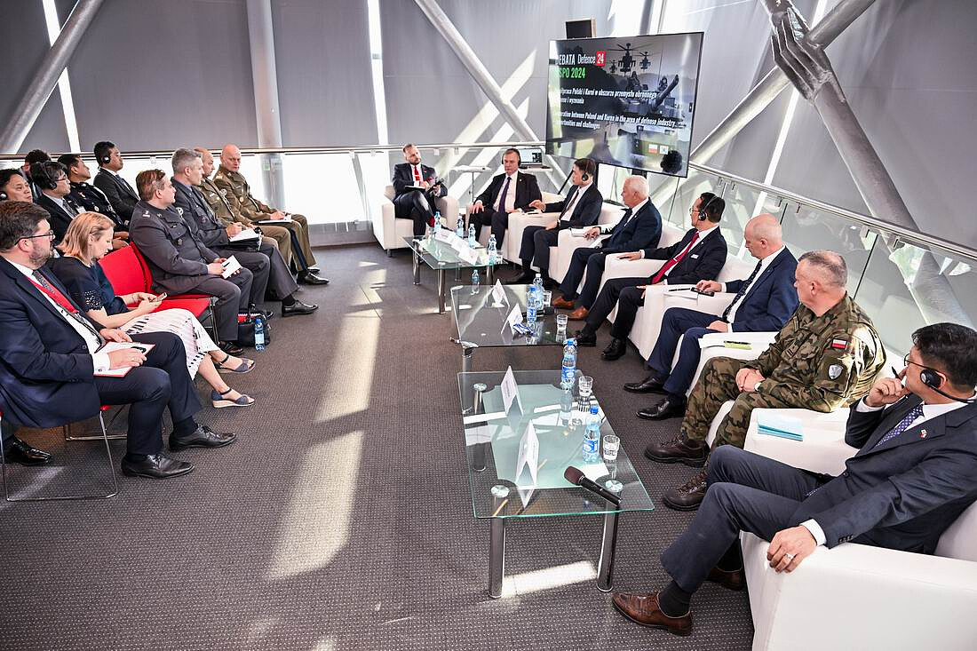 Виставка озброєнь у Польщі