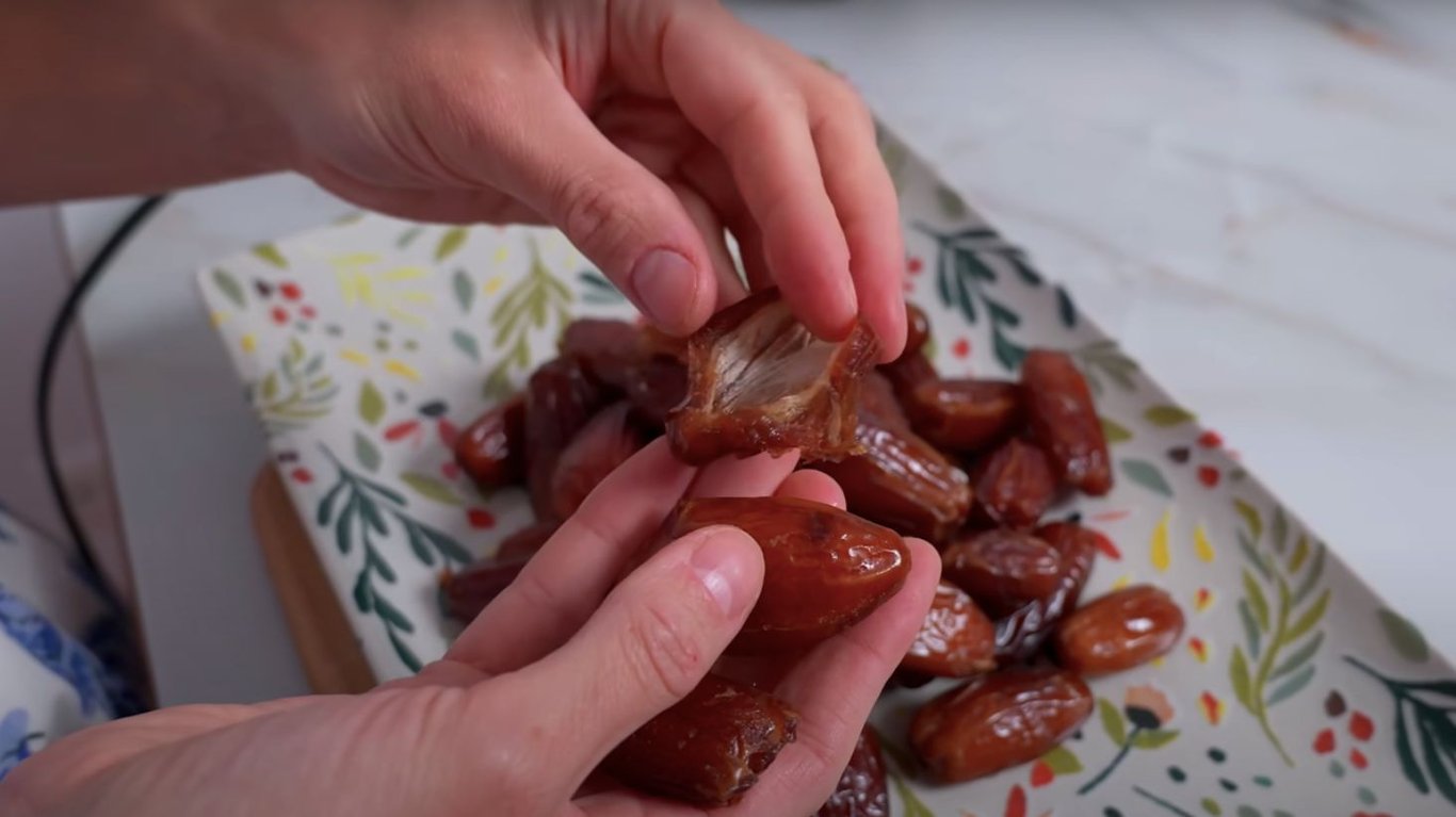 рецепт корисних цукрок з фініками