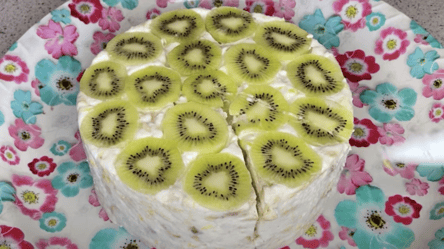 Торт без выпечки на любой праздник — нужны печенье и сметана - 285x160