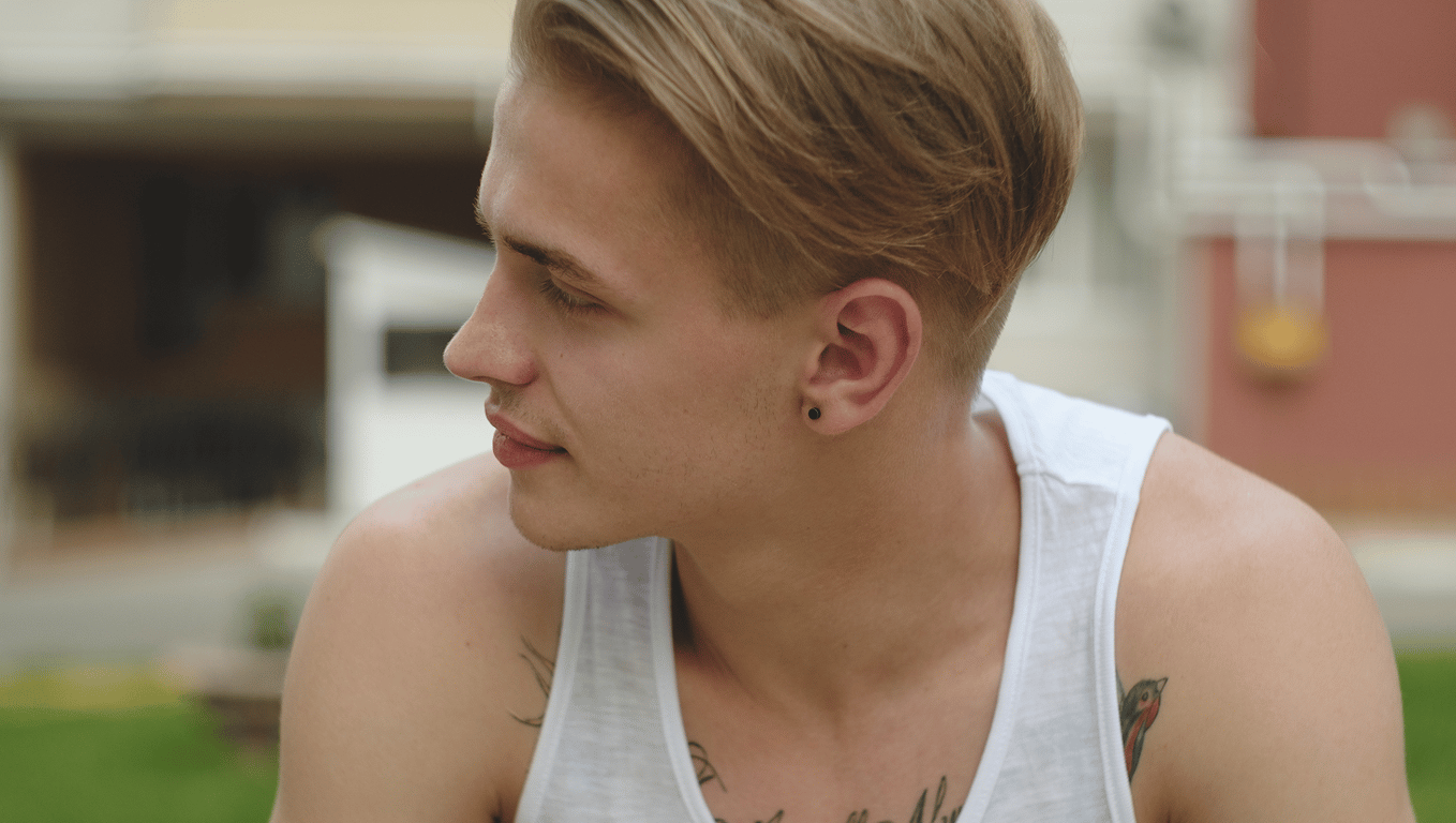 Чому чоловіки носять сережки у вусі