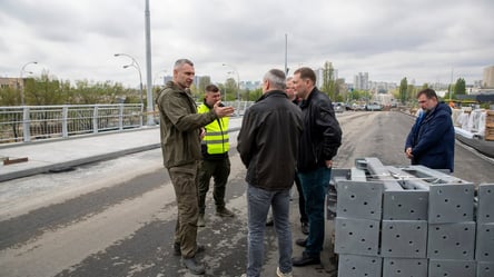 Кличко розповів, коли у Києві відкриють рух Подільсько-Воскресенським мостом - 285x160