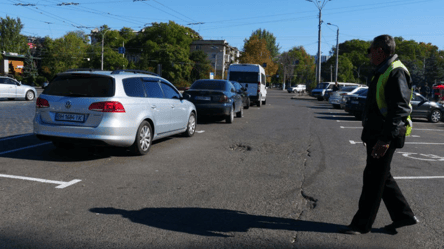 Покинуті авто на вулицях Одеси — як працюватиме евакуація - 285x160