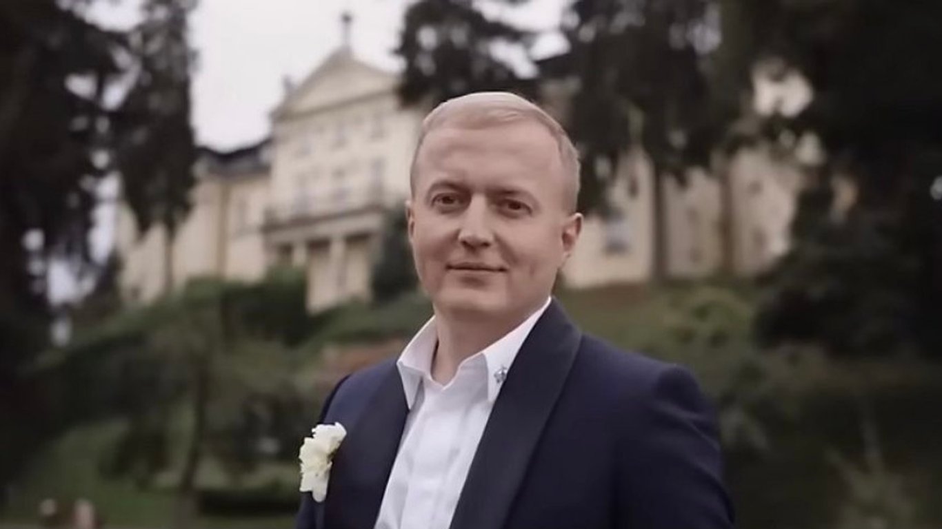 Экс-прокурору, недавно отгулявшему громкую свадьбу во Львове, вручили повестку