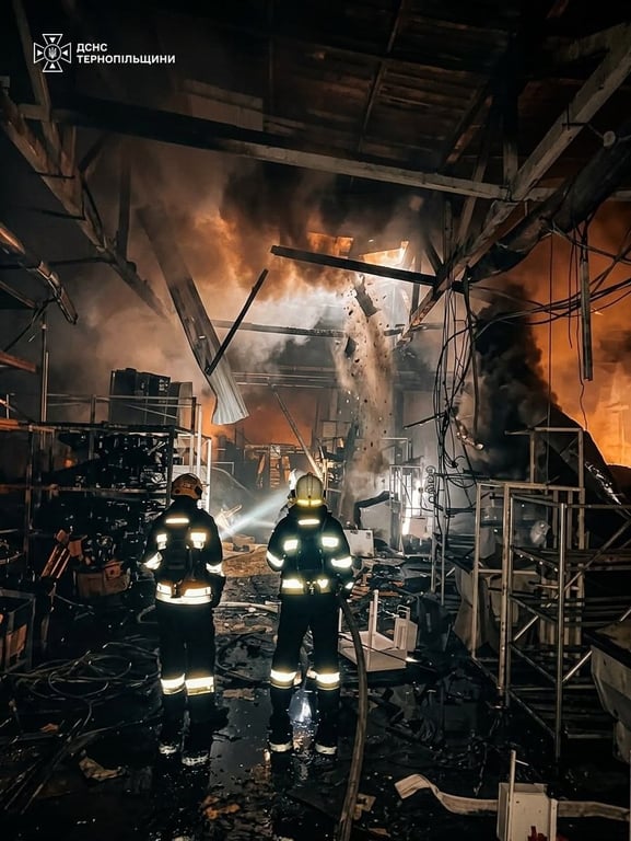 РФ атакувала підприємство на Тернопільщині: п’ятеро людей постраждали - фото 1