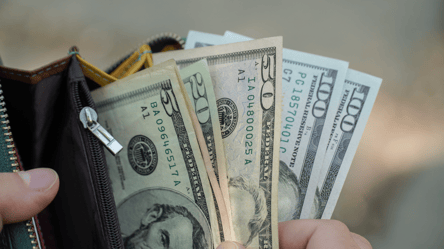 Как снять наличные с валютных карт — условия ПриватБанка - 285x160