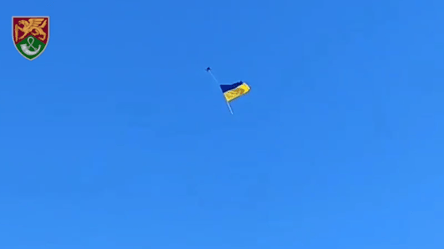Десантники за допомогою дрона встановили український прапор в одному з населених пунктів Росії - 285x160