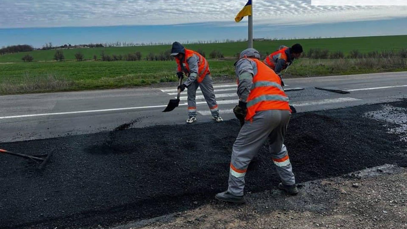 Безопасности на дорогах Одесской области: ведутся ремонтные работы