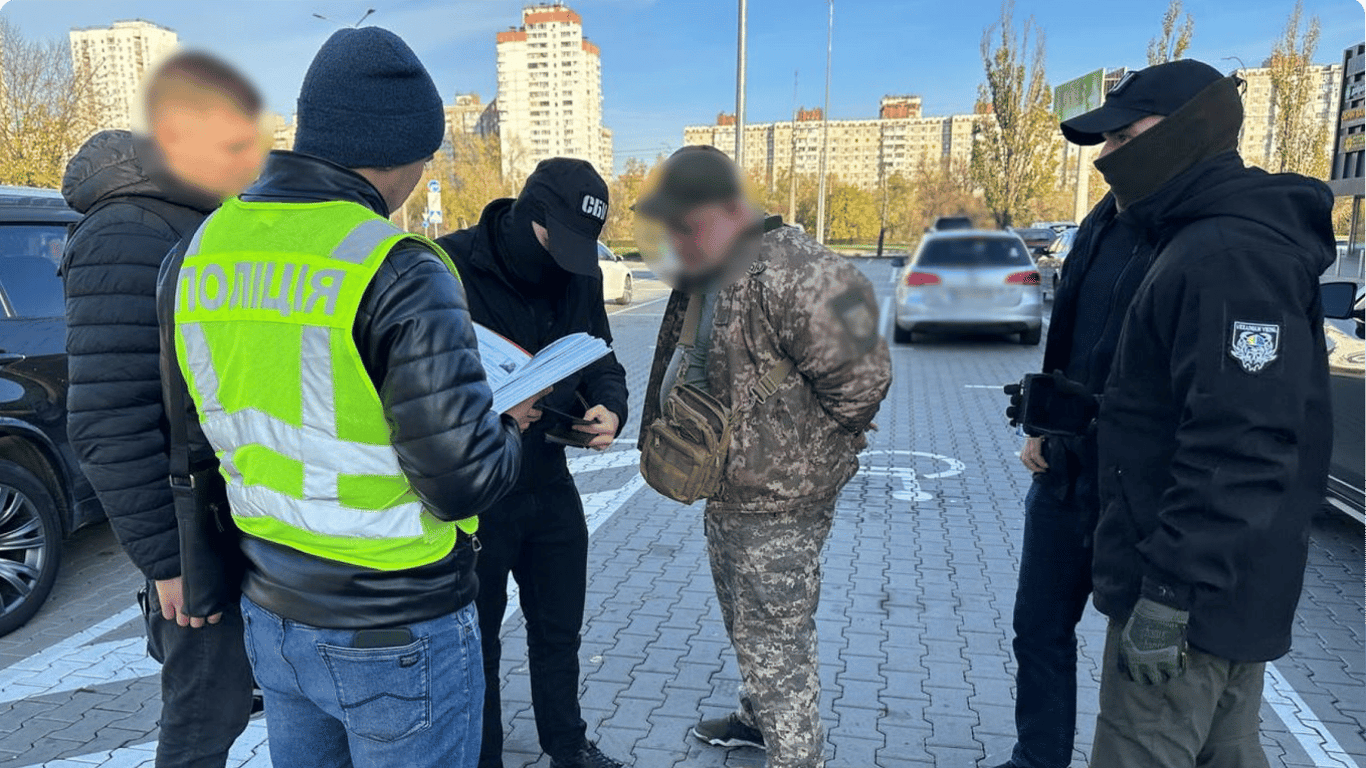 У Києві затримали тероборонівця, який продавав ухилянтам довідки про непридатність