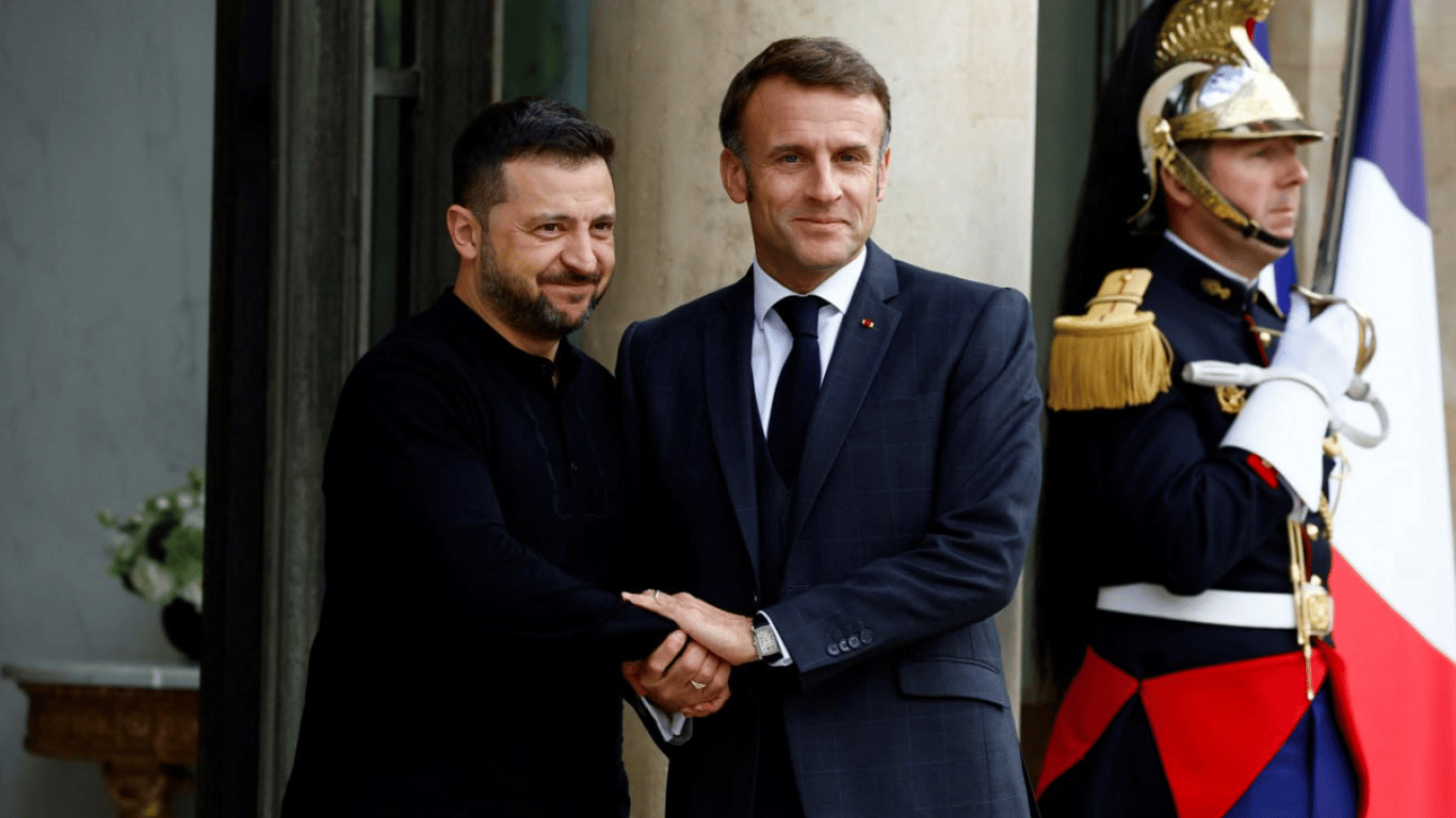 Zelenskyy met with Macron in Paris on October 10