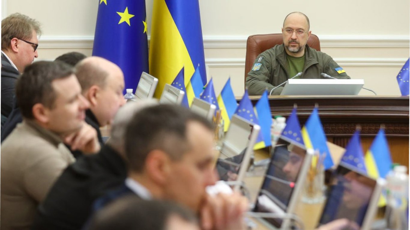 Пенсії та соцвиплати в Україні — в уряді затвердили бюджет ПФУ