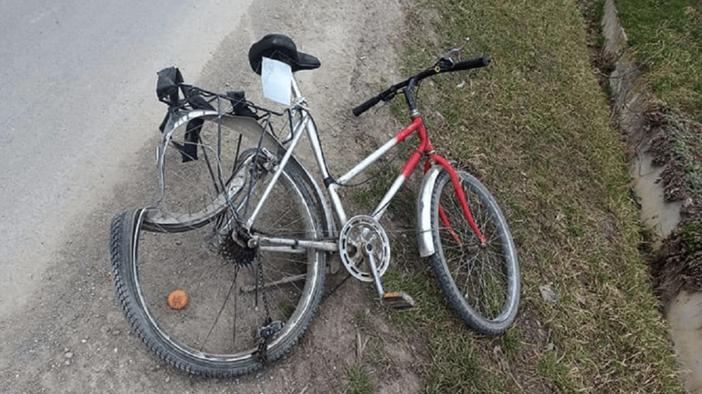Во Львове водитель в состоянии алкогольного опьянения сбил велосипедиста и скрылся с места ДТП