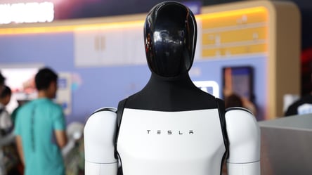 Musk raises concerns over who controls Tesla's future robot army - 285x160