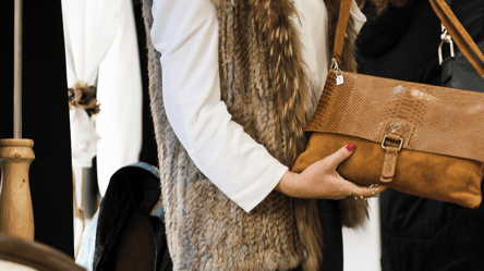 Находки из секонд-хенда — женщина наткнулась на сокровище в сумке - 285x160