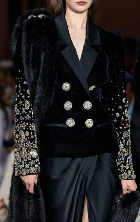 Виразний жакет, в якому важливі деталі