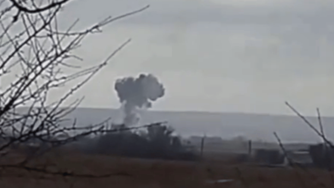 Сбитие Су-34 — пилот направил падающий самолет на жилые дома Луганщины