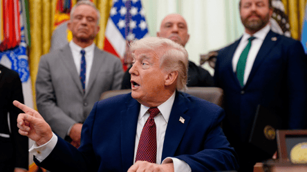 Иран обстреливает суда в Ормузском проливе: Трамп пригрозил Тегерану - 285x160