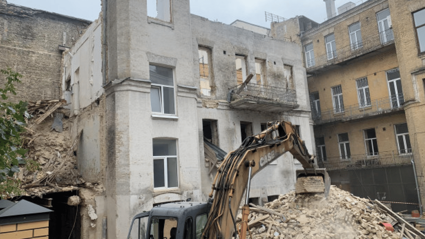 Куда смотрят власти Киева? Минкульт требует остановить снос дома в буферной зоне ЮНЕСКО