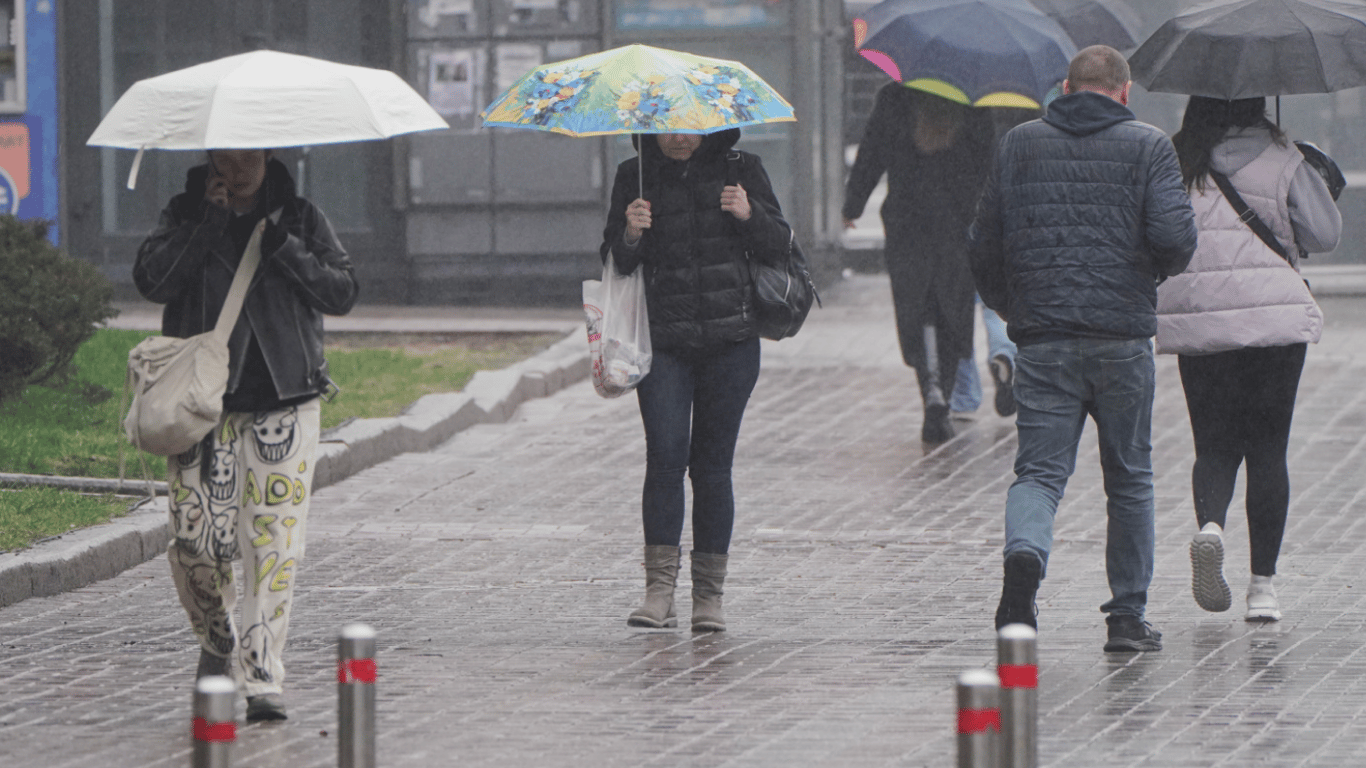 Заморозки та вітер: коли в Україні потеплішає