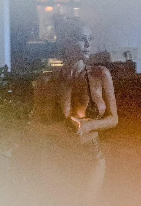 Бьянка Ченсори шокировала в крошечном бикини