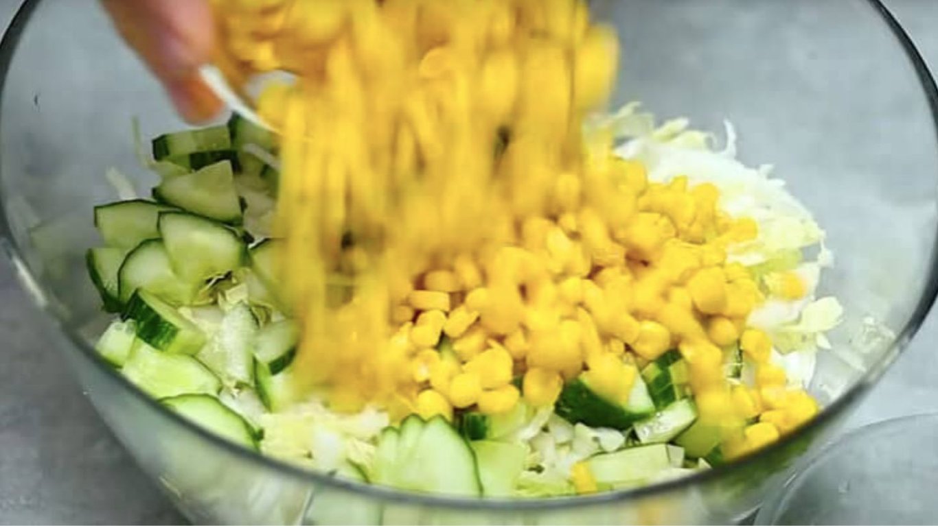 весняний салат з пекінською капустою