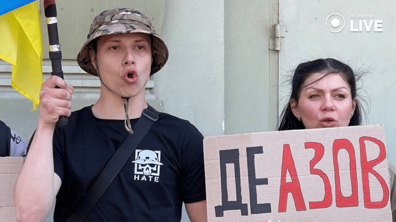 Одесити зібралися на акцію FreeAzov в Одесі