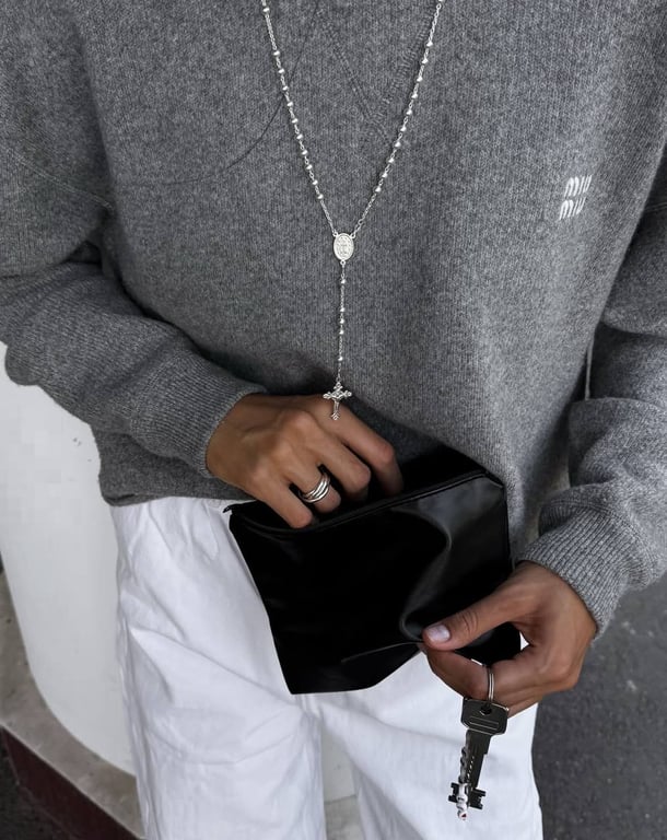 Прикраса, що може бути практичною