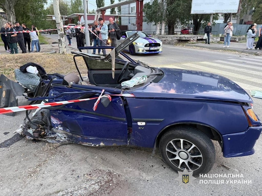 ДТП у Дніпрі 15 травня - водій наїхав на зупинку з людьми