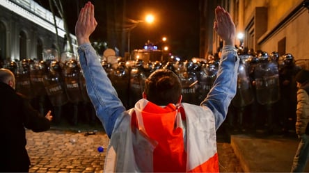 "Нація не стає на коліна": Осадча, Могилевська, Бадоєв та інші зірки про протести в Грузії - 285x160