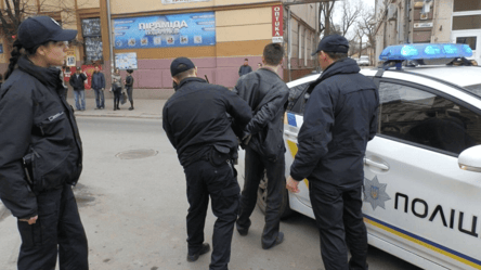 В СНБО опровергли фейк РФ о патрульных, которые задерживают мужчин для ТЦК - 285x160