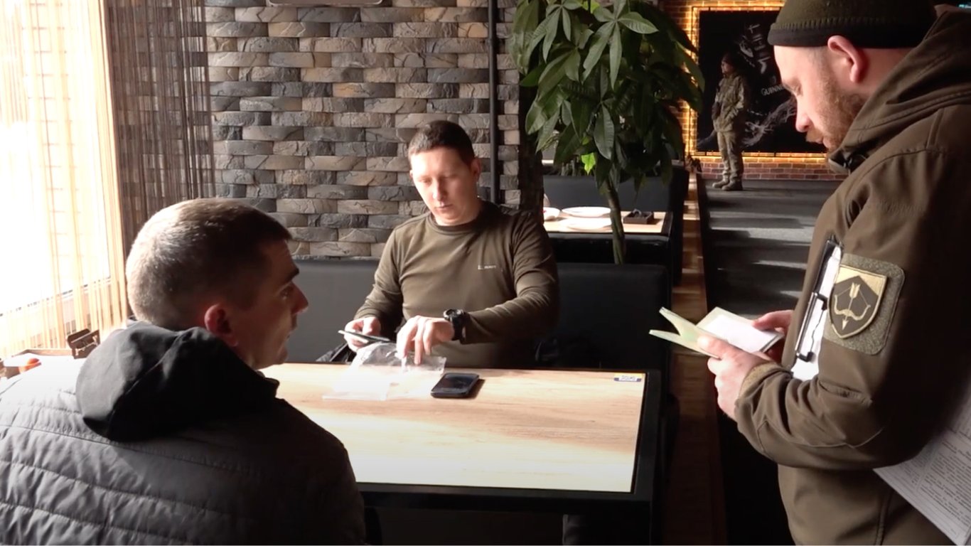 Що мають право робити працівники ТЦК та СП під час перевірки документів