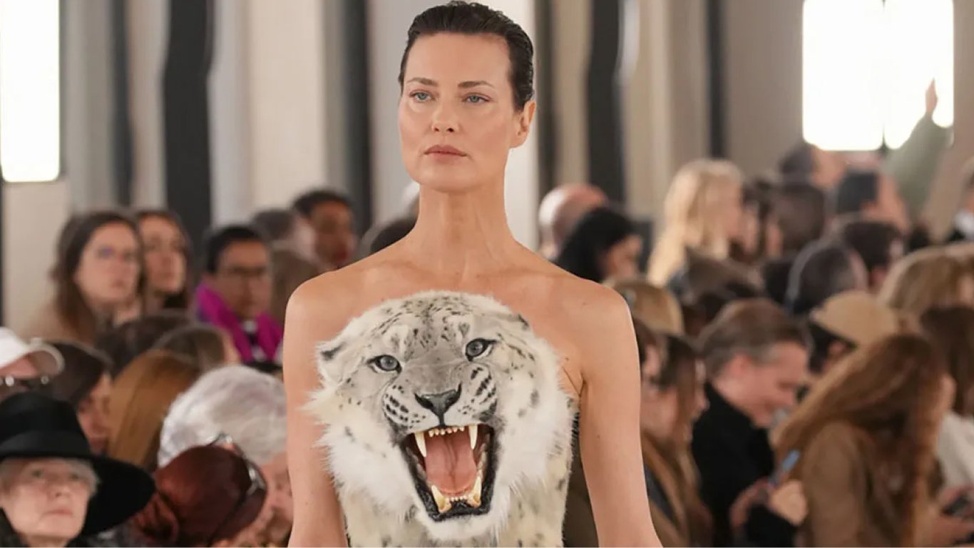Зоозащитники раскритиковали модный показ Schiaparelli с супермоделями на подиуме